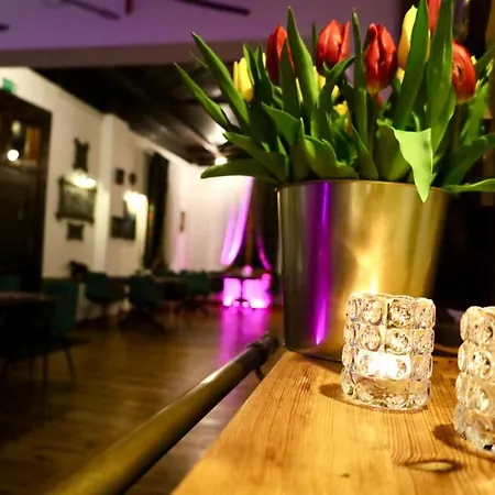 Szklarski Dworek * 斯克拉斯卡波伦巴