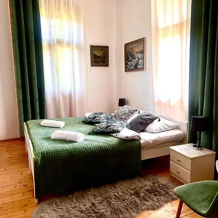 Szklarski Dworek * 斯克拉斯卡波伦巴